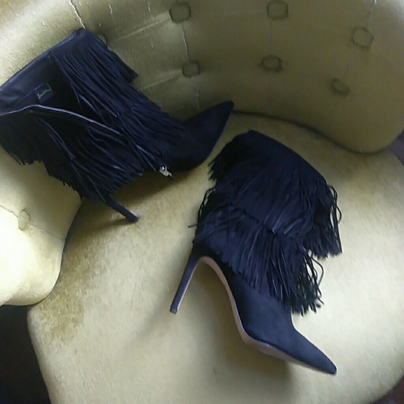 Boots - Picture 4 of 4